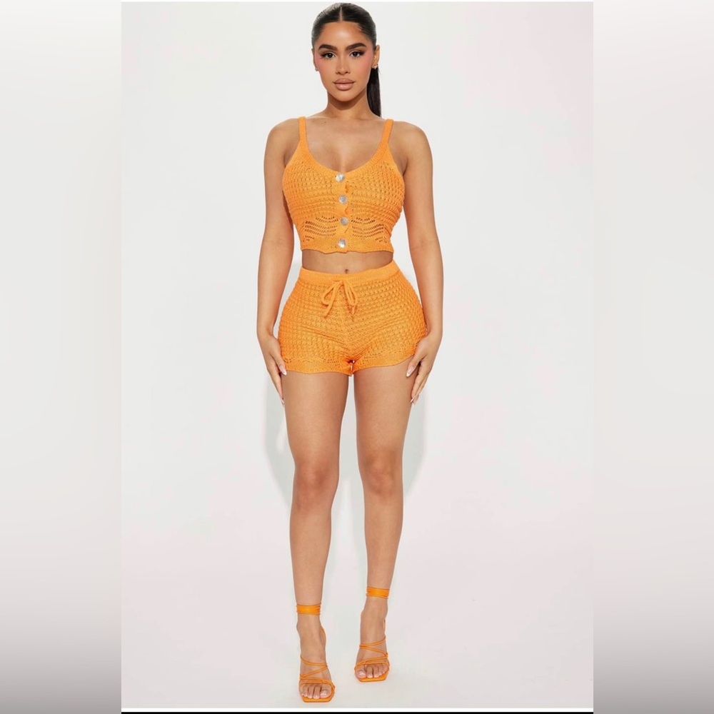 Selling a Fashion Nova two piece set